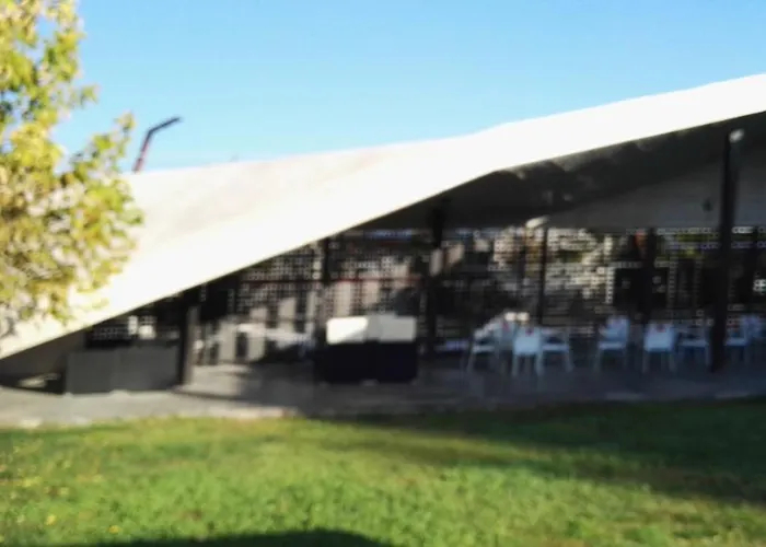 Rural Via De La Plata Хостел Касар-де-Касерес